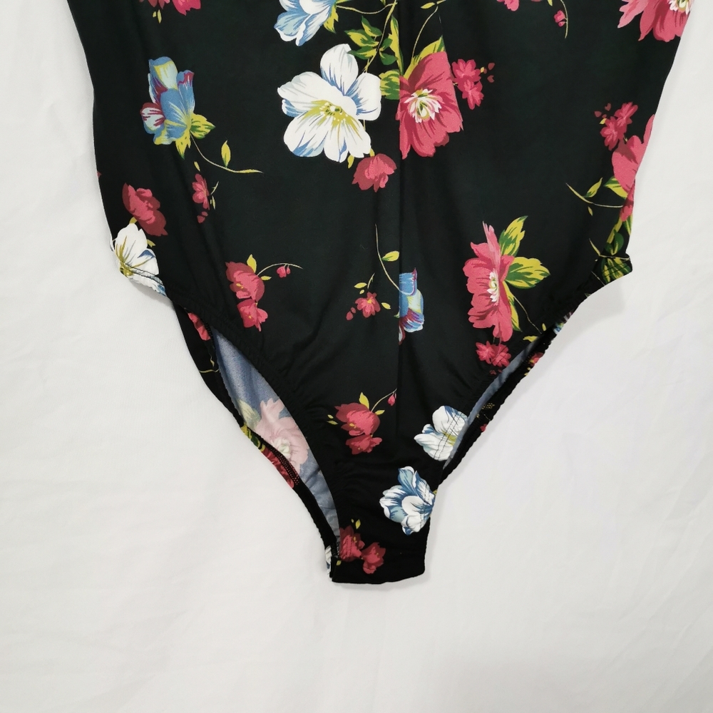 New Short Sleeved Floral Bodysuit - Picture 5 of 5